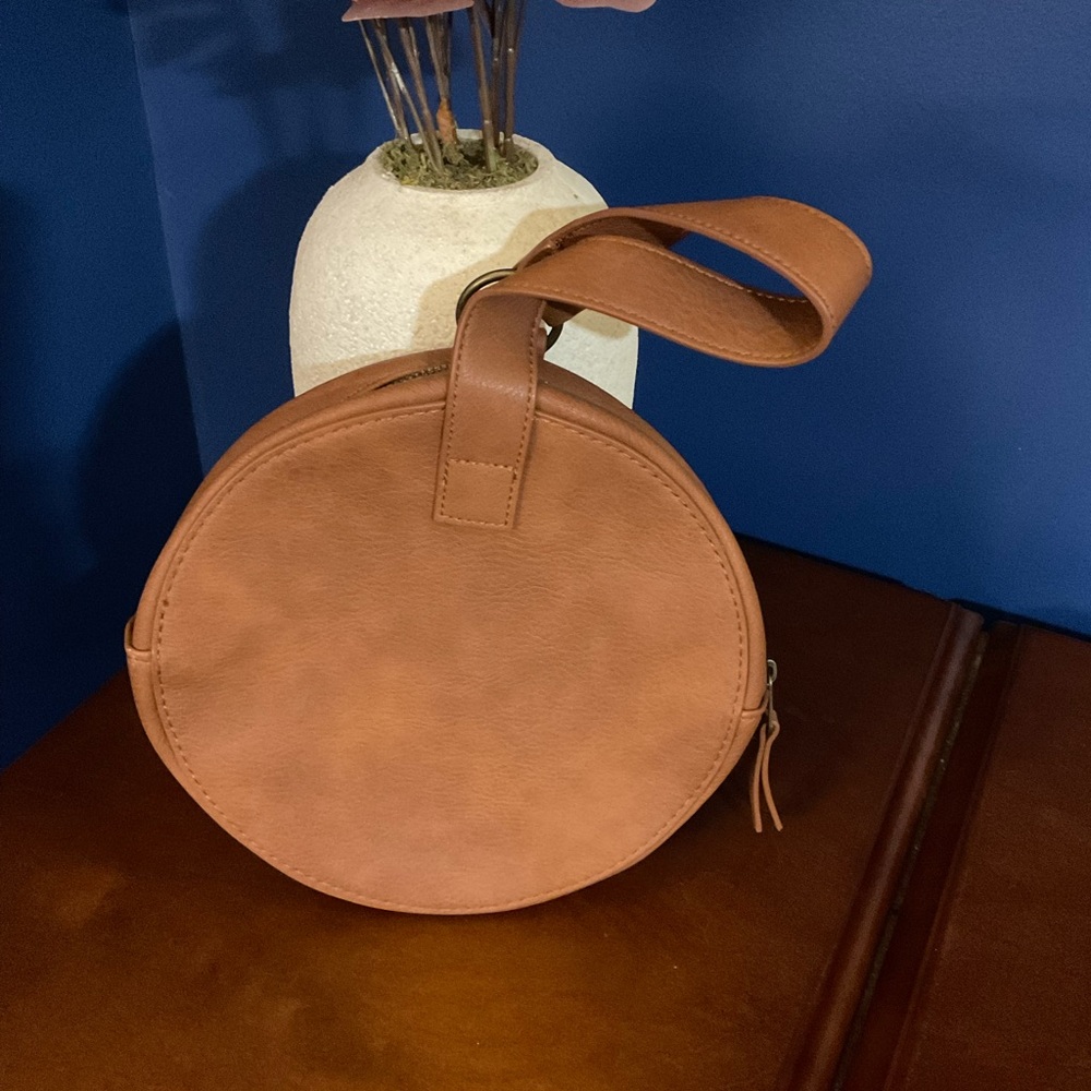 Universal Thread Round Wristlet Clutch in Cognac Brown